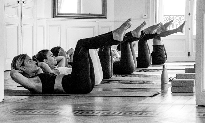 Méthode Pilates : Origines, 6 Principes et Pourquoi Ça Cartonne (2026)