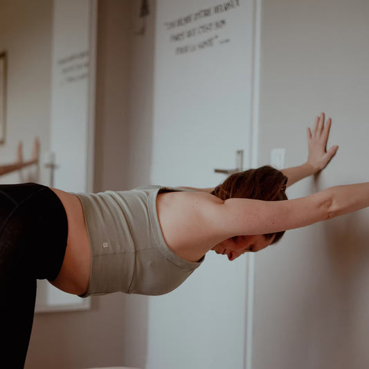Pilates au Mur : 10 Exercices Gratuits