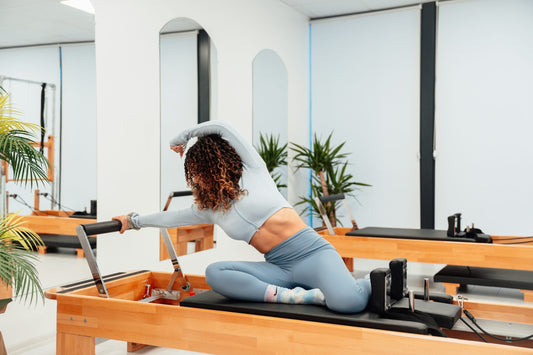 Étirements Pilates : 12 Stretches Pour Gagner en Souplesse (2026)