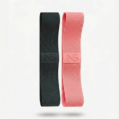 Comparaison des bandes élastiques Neosweat en tissu tissé premium, coloris noir et rose avec logo apparent.